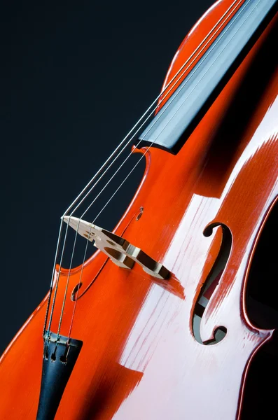 Concepto musical- primer plano del violonchelo — Foto de Stock