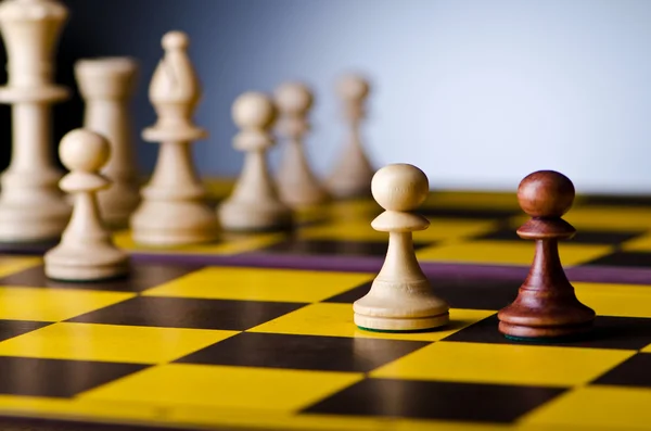 조각으로 된 체스 게임의 개념 — 스톡 사진