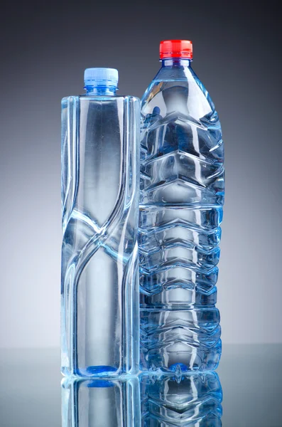 Μπουκάλια νερό ως υγιεινό ποτό έννοια — Φωτογραφία Αρχείου