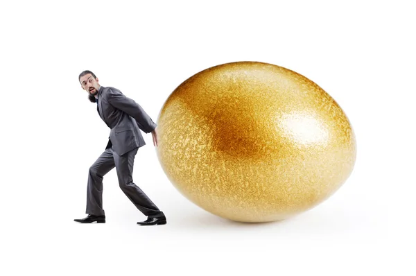 Homem e ovo dourado isolados em branco — Fotografia de Stock
