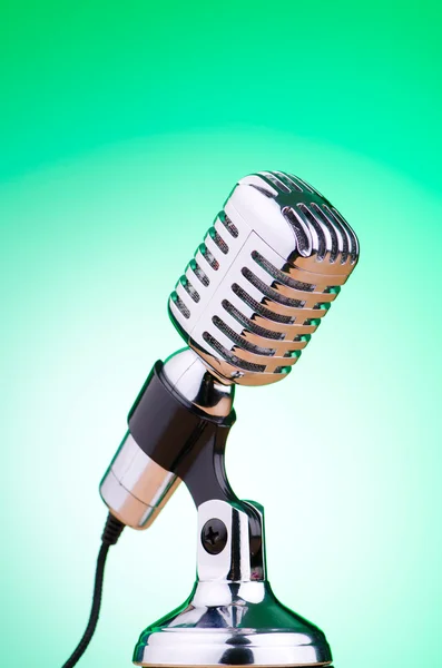 Microfono vintage sullo sfondo — Foto Stock