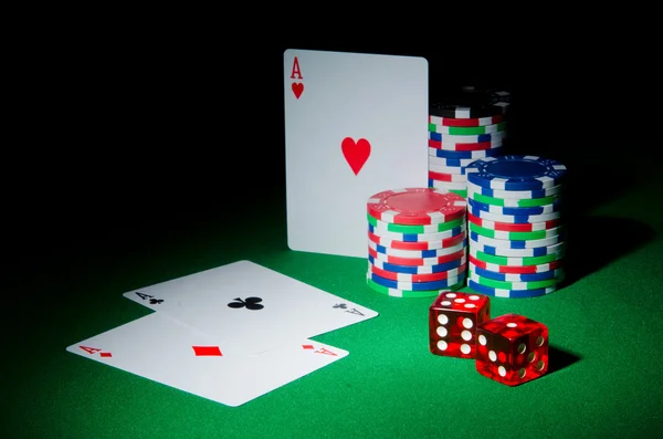 Casino concept met chips en kaarten — Stockfoto
