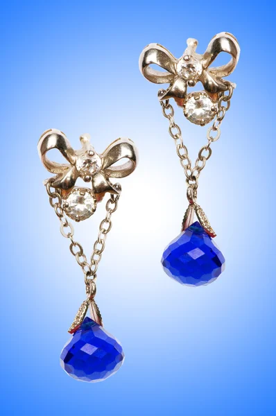 Šperky koncept s pěkné náušnice — Stock fotografie
