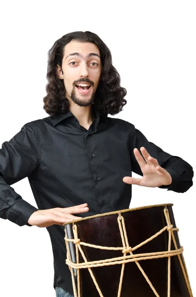Perkusista z drum gry na biały — Zdjęcie stockowe
