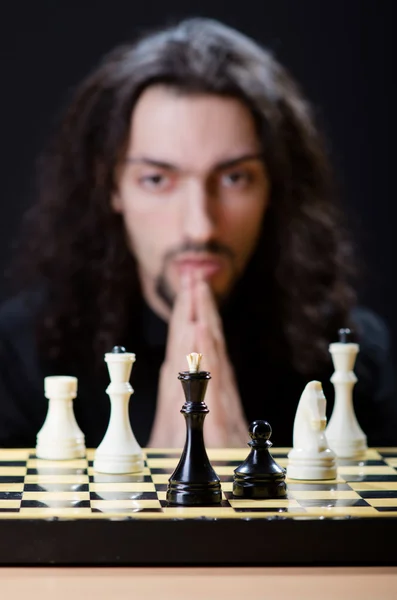 Jucător de șah care joacă jocul său — Fotografie, imagine de stoc