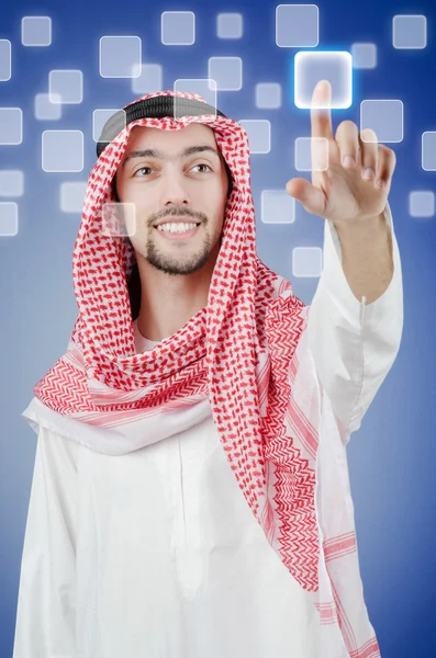 Joven árabe presionando botones virtuales —  Fotos de Stock