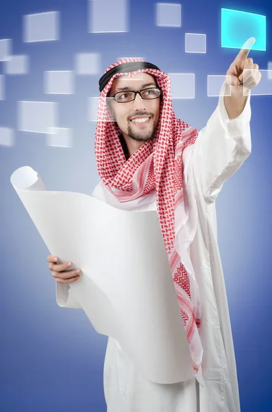 Unga arabiska pressning virtuella knappar — Stockfoto