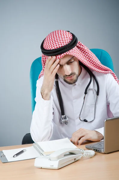Арабські лікар, які працюють у лікарні — стокове фото
