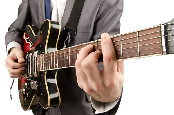 Junger Gitarrist isoliert auf Weiß — Stockfoto