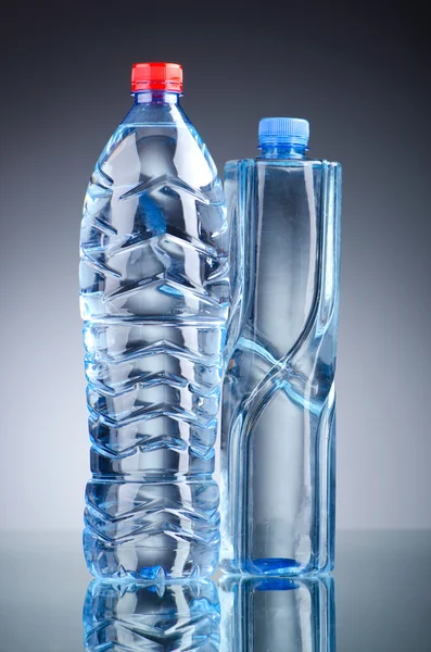 Botellas de agua como concepto de bebida saludable — Foto de Stock