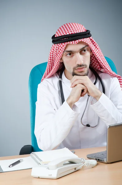 Арабські лікар, які працюють у лікарні — стокове фото