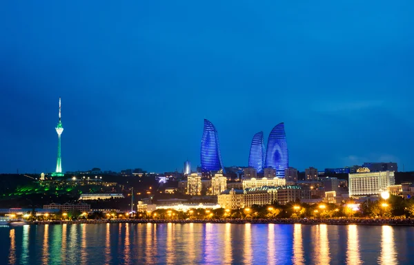 Baku Azerbajdzsán a Kaszpi-tengeri éjszakai fénykép — Stock Fotó