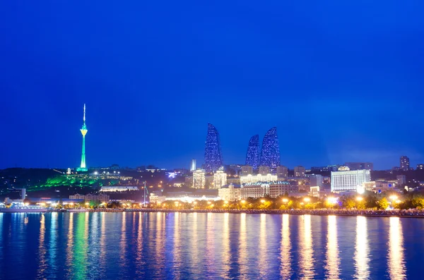 Baku Azerbajdzsán a Kaszpi-tengeri éjszakai fénykép — Stock Fotó