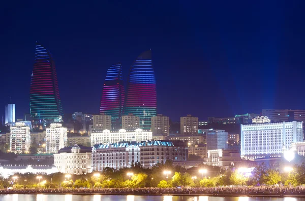 Baku azerbaijan am Kaspischen Meer - Nacht Foto — Stockfoto