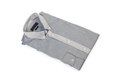 Beyaz arkaplanda izole edilmiş gömlek