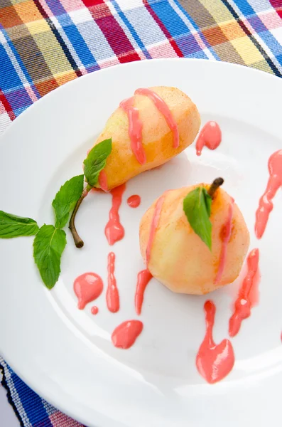 Dessert med pære i sauce - Stock-foto