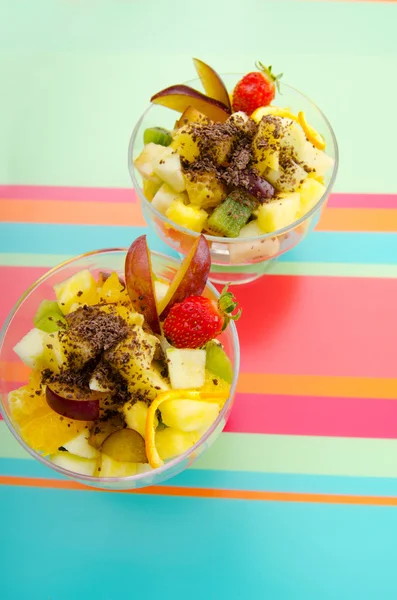 Fruit dessert in de plaat — Stockfoto