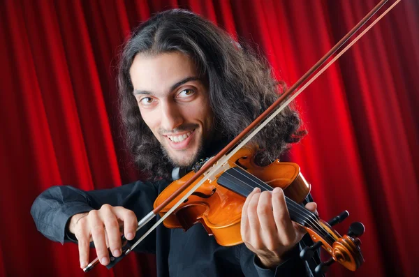 Violinista tocando el intstrumento —  Fotos de Stock