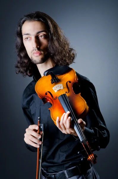 Violinista che suona lo strumento — Foto Stock
