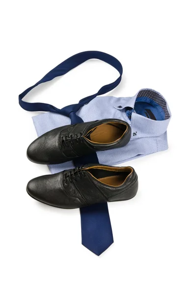 Scarpe e camicia con cravatta bianca — Foto Stock