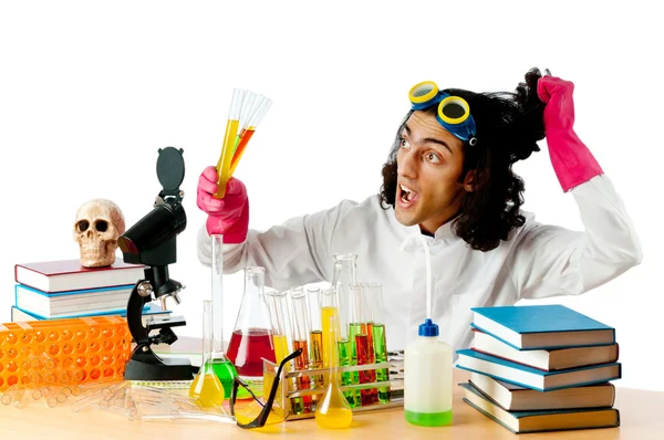 Studentin arbeitet im Chemielabor — Stockfoto