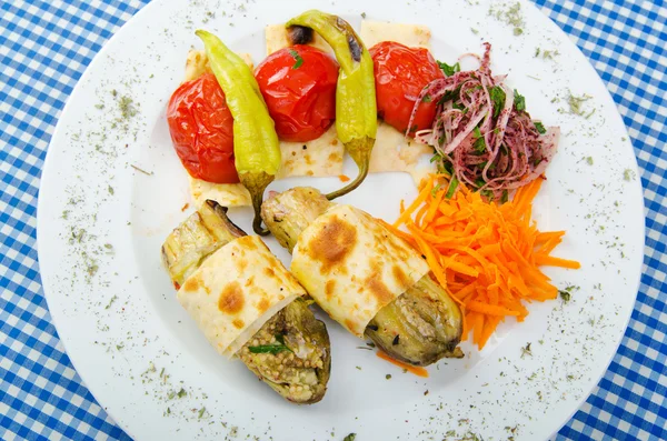 Verdure grigliate servite nel piatto — Foto Stock