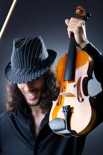 Gypsy violin player in studio — Stock Photo, Image