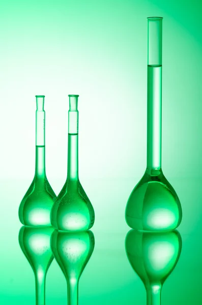 Chemisch laboratorium en buizen — Stockfoto