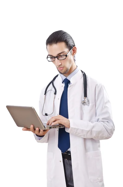 Médico masculino trabalhando no laptop — Fotografia de Stock