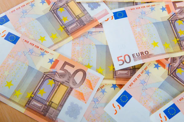 Banconote in euro disposte in serie — Foto Stock