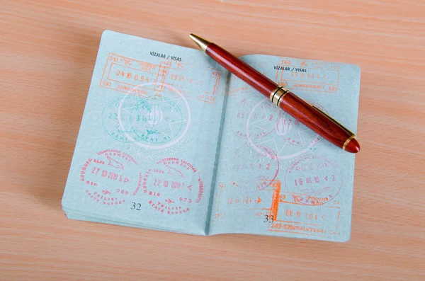 Pasaporte con sellos de aeropuerto — Foto de Stock