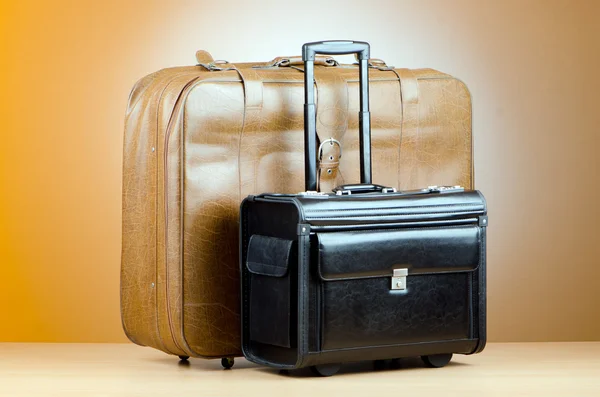 Koncepcja bagażu z duża sprawa — Zdjęcie stockowe