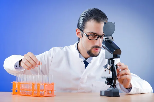 Young chemist in the lab — Stock Photo, Image