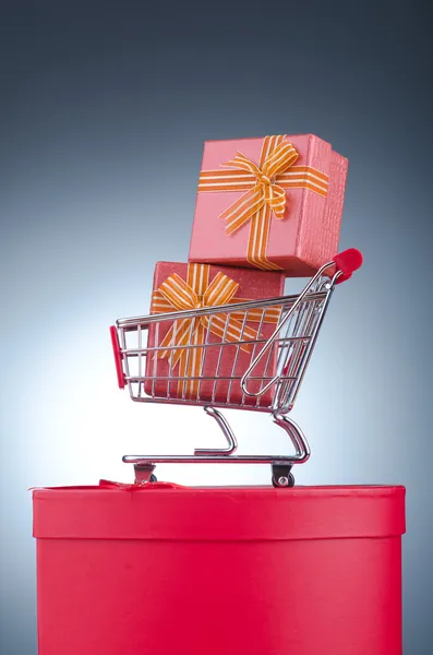 Christmas shopping koncept med kundvagn — Stockfoto