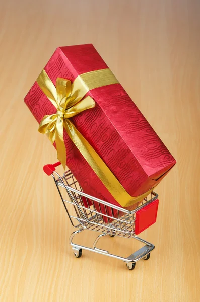 Concepto de compras navideñas con carrito — Foto de Stock