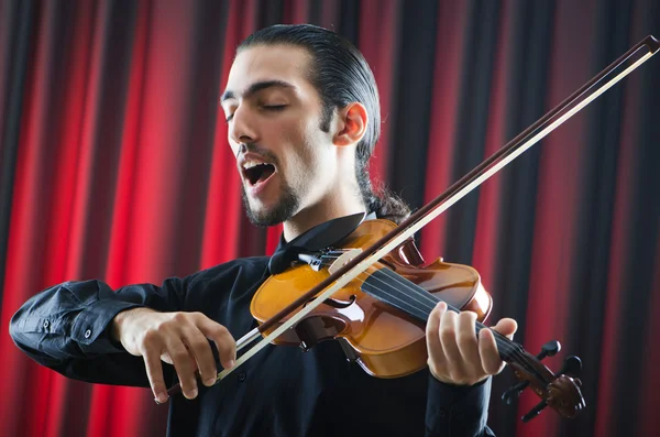 Violinista tocando el violín —  Fotos de Stock