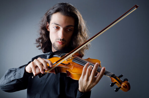 Violin player playing the intstrument