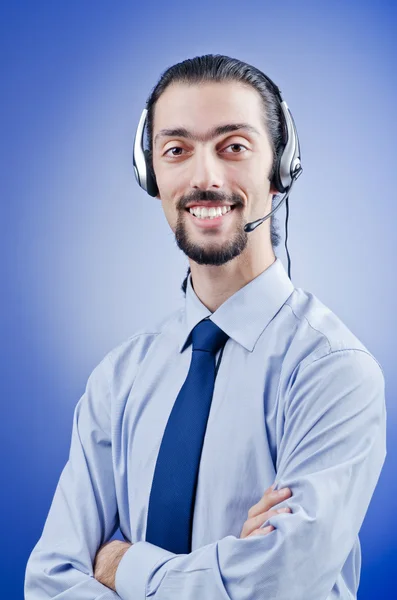 Operador de call center com fone de ouvido — Fotografia de Stock