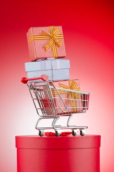 Concepto de compras navideñas con carrito —  Fotos de Stock