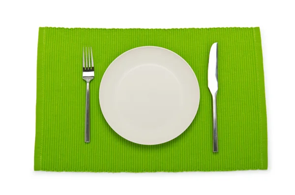Assiette et ustensiles servis sur la table — Photo