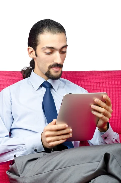 Geschäftsmann arbeitet an Tablet-Computer — Stockfoto