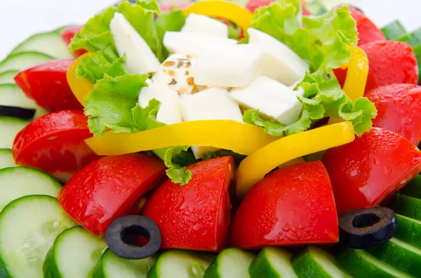 Pepino e salada de tomate em prato — Fotografia de Stock