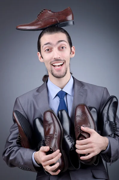 男子与选择的鞋 — 图库照片