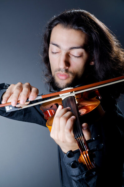Violin player playing the intstrument