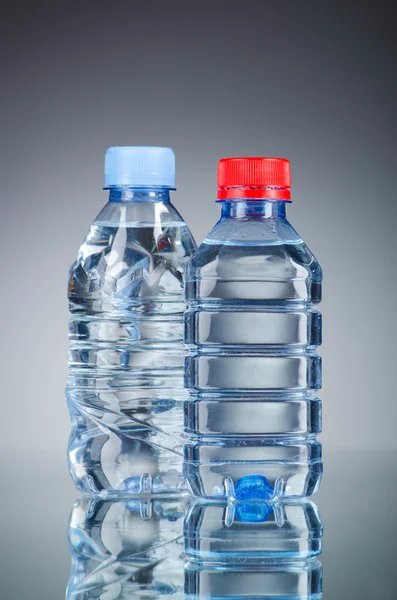 Botellas de agua como concepto de bebida saludable —  Fotos de Stock