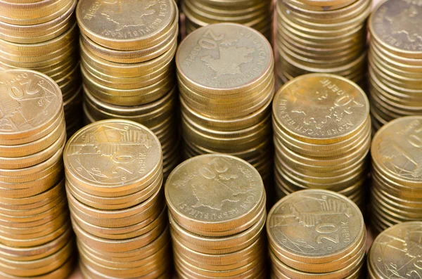 Monedas de oro en pilas altas —  Fotos de Stock