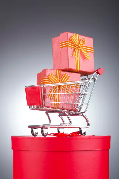 Conceito de compras de Natal com carrinho de compras — Fotografia de Stock