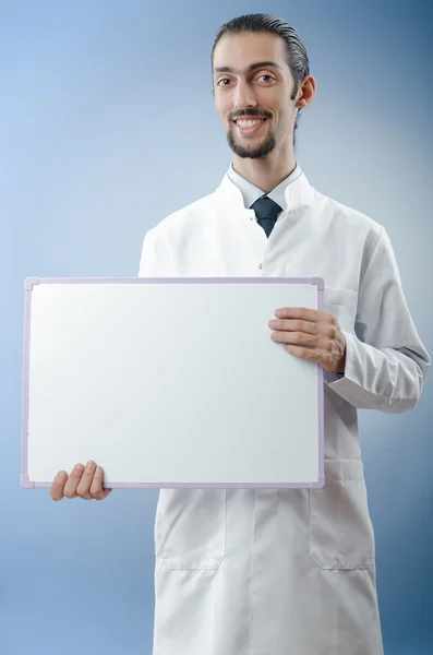 Doutor com placa de mensagem em branco — Fotografia de Stock
