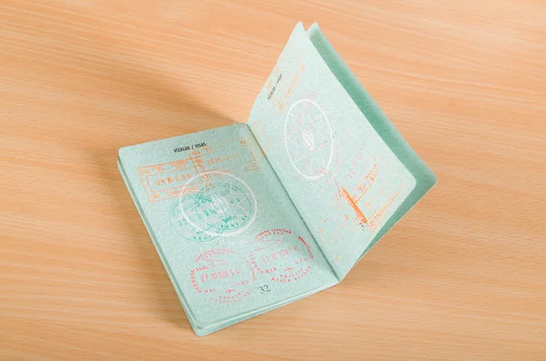 Paspoort met luchthaven stempels — Stockfoto