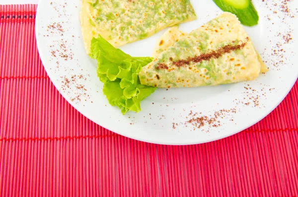 Pancake con erbe nel piatto — Foto Stock